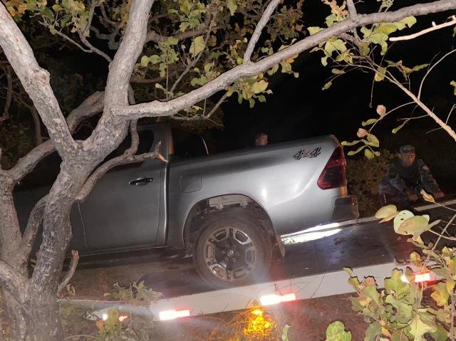 Equipe Raio 02 de Cuiabá, recupera Hilux que havia sido furtada