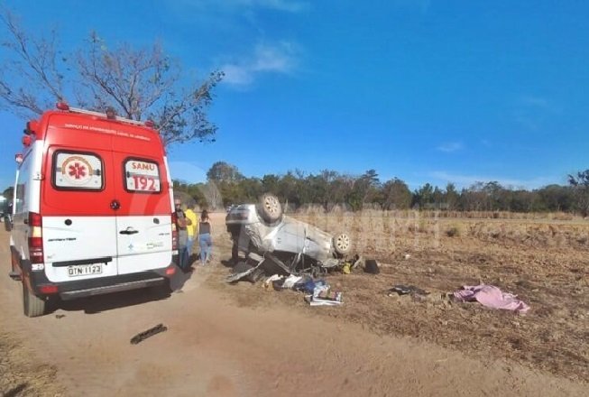 Motorista morre após ser arremessado para fora do veículo durante capotamento