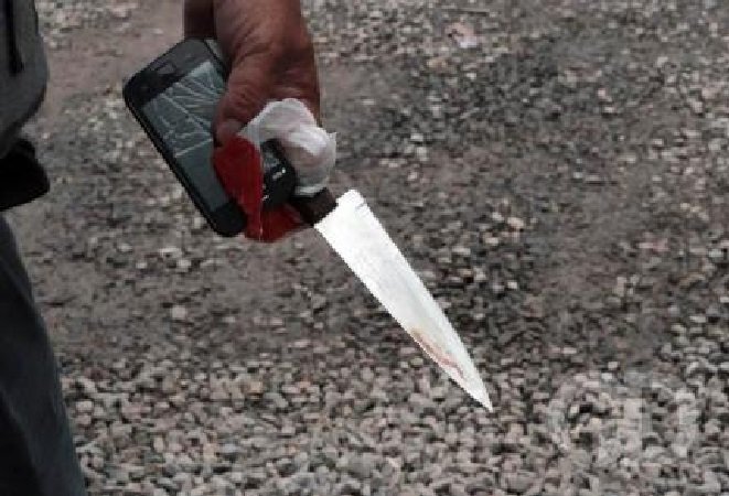 Homem invade loja e tenta estuprar vendedora no provador