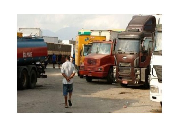 Governo pagará duas parcelas dos auxílios a caminhoneiros e taxistas em agosto