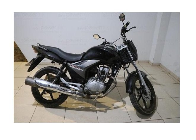 PM apreende moto após motociclista sacar arma de fogo, abandonar veículo e fugir a pé