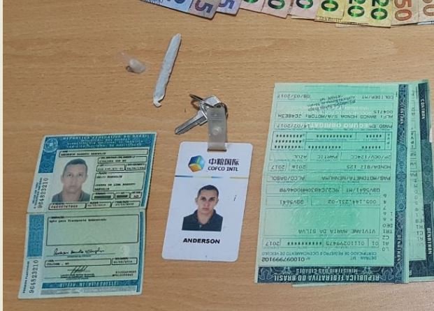 Homem e preso com drogas próximo ao Ginásio Roque Guedes em Colíder.