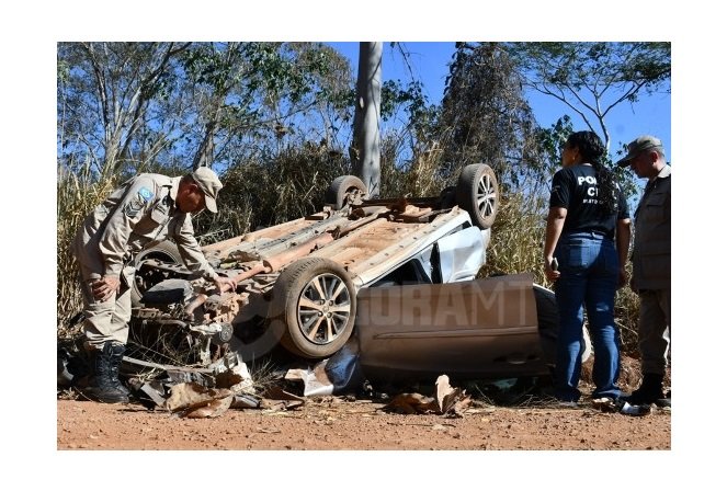 Jovem de 25 anos morre ao perder controle da direção e capotar veículo