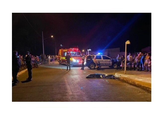 Homem é executado com tiros na cabeça e costas no meio da rua em MT