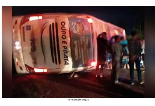 Ônibus da Ouro e Prata capota na BR-163 e deixa mais de 10 feridos . (Fotos)