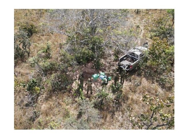 Operação encontra avião queimado e cocaína avaliada em R$ 5 milhões