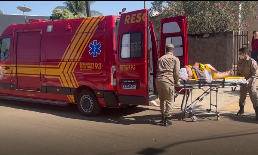 Idosa de 83 anos em Colíder machuca fêmur após queda dentro de casa. (Vídeo)