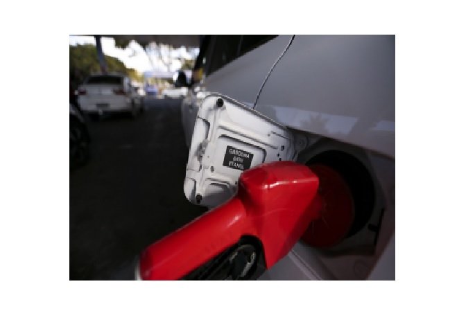 Petrobras reduz preço de venda da gasolina para distribuidoras