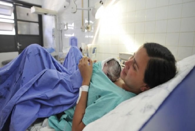 Lei que assegura às mulheres o direito de ter um acompanhante em consultas é sancionada
