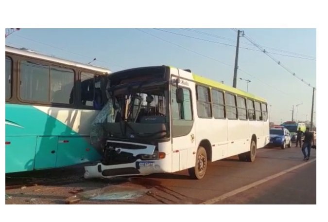 Colisão entre dois ônibus deixa 9 feridos em Sinop