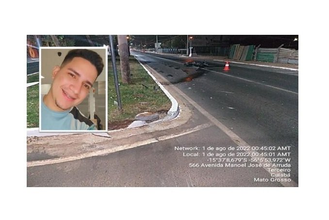 Jovem bate moto em meio-fio e é roubado por populares enquanto estava desmaiado