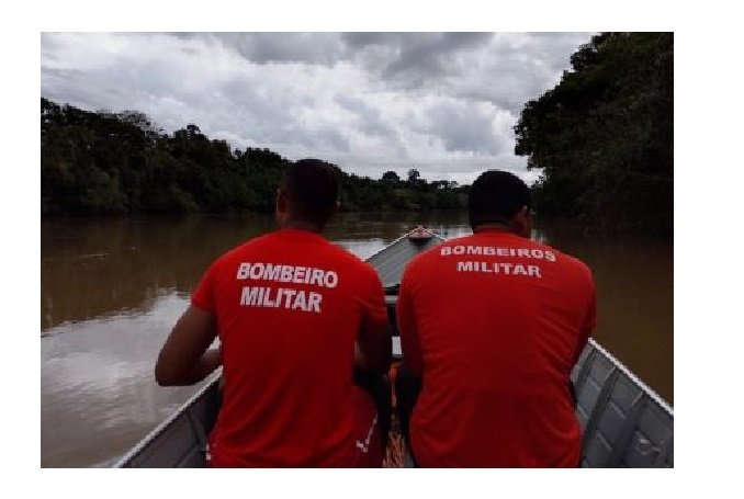 Água invade barco e garota de 17 anos desparece no Rio