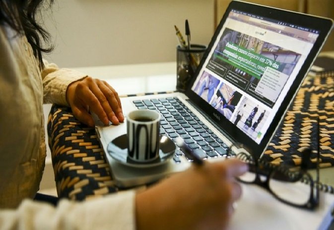 Câmara aprova medida que muda regras de home office e auxílio-alimentação