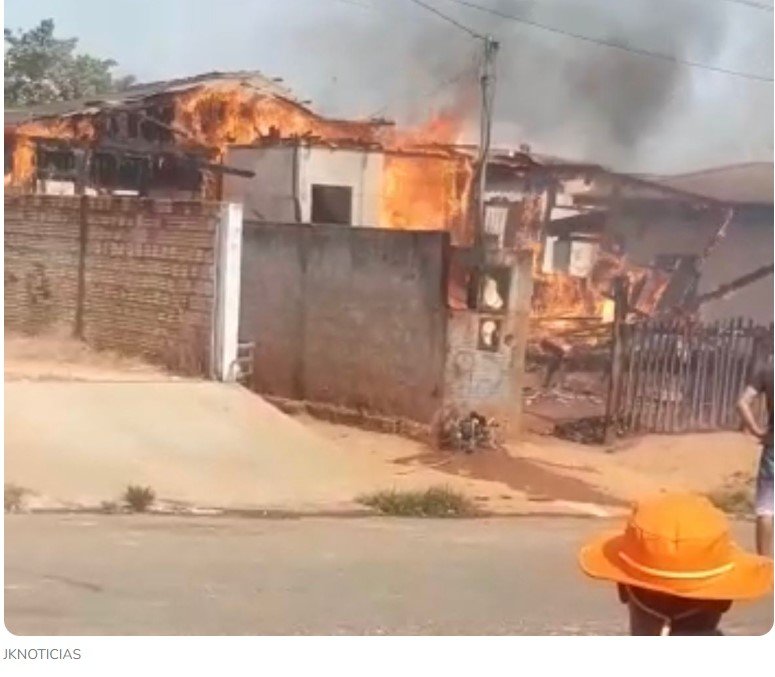 Incêndio destrói casa e deixa família desabrigada, no Jd Carolina em Sorriso.