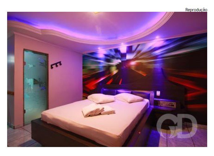 Cliente de motel surta e é encontrado coberto de sangue por funcionários