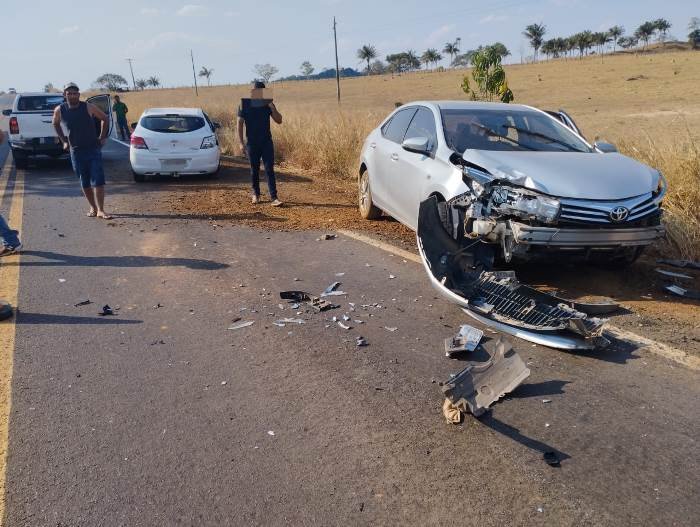 Acidente envolvendo três veículos em Colíder causa engavetamento na MT-320. (Fotos)