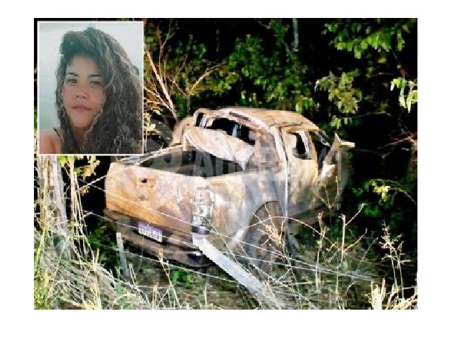 Mulher morre após ser arremessada de S10 que capotou