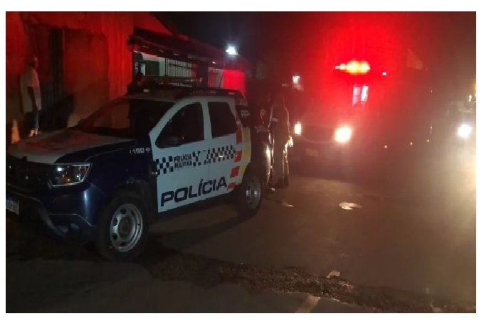 Homem invade casa para matar a ex, arma falha e acaba morto por ela