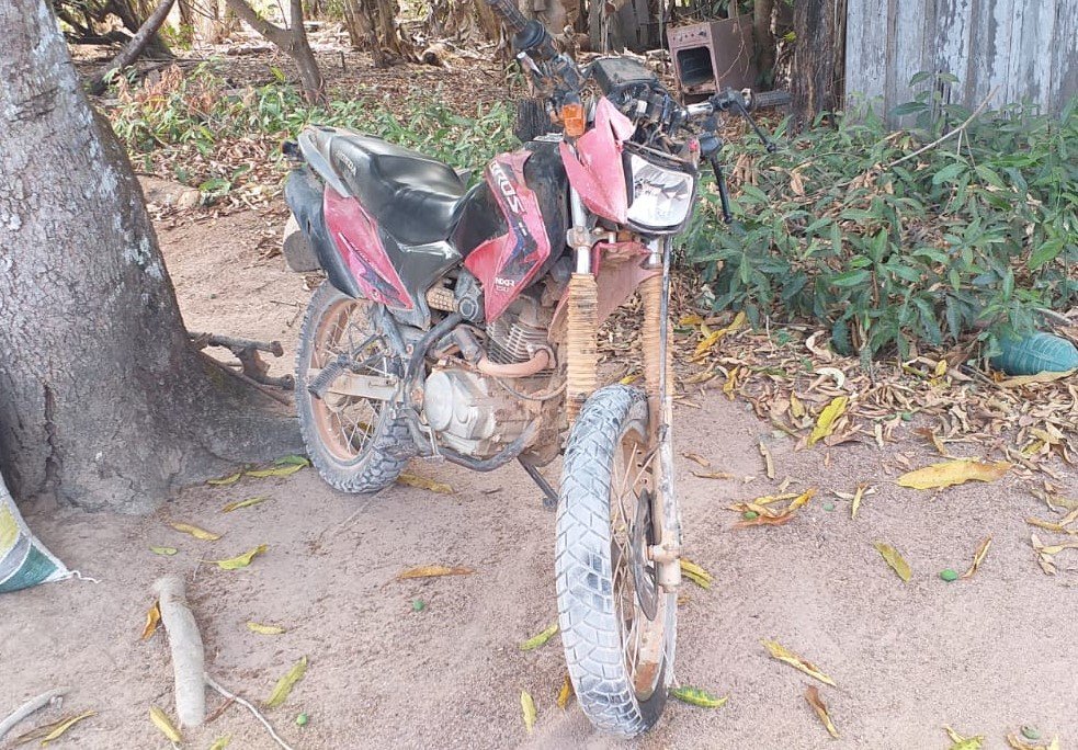 Jovem motociclista em Colíder fica gravemente ferido num acidente com caminhonete pela contramão na estrada da Gleba Triangulo. (Fotos)