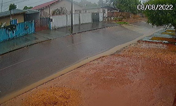 Chuvas banham Colíder tirando o calor, e trazendo a alegria das águas. (Vídeo)
