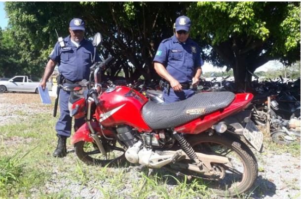 Lucas do Rio Verde: motociclista morre ao colidir contra carreta estacionada