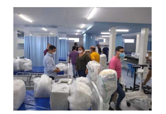 Temporal derruba teto de UTI covid em hospital e pacientes são transferidos às pressas