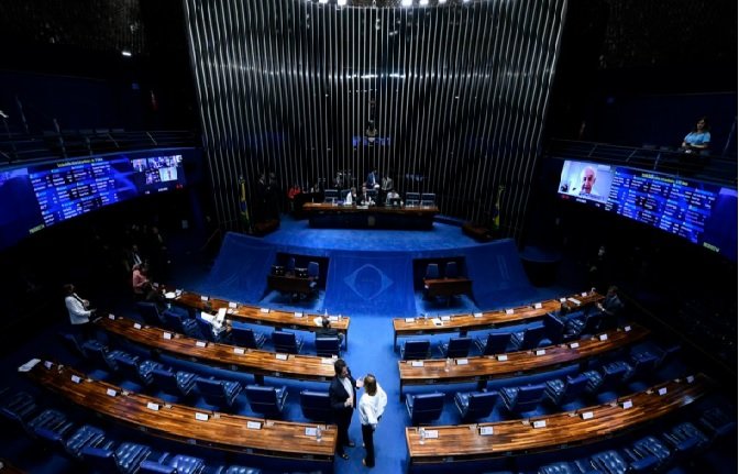 Senado aprova redução na idade mínima para laqueadura