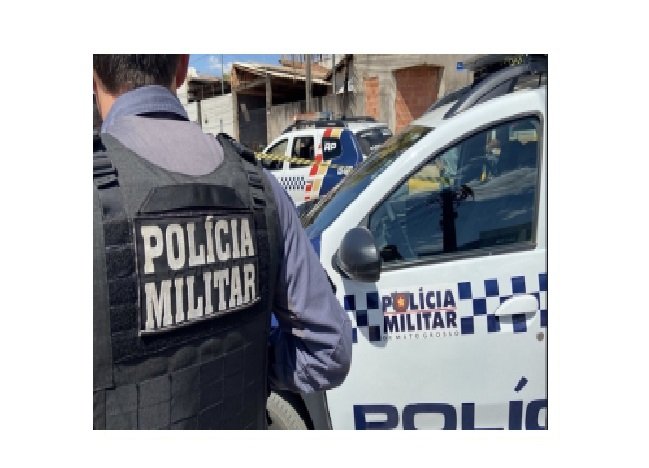 Mulher invade escola e espanca aluna a pauladas
