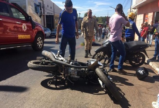 Carreta atropela e mata mototaxista em MT