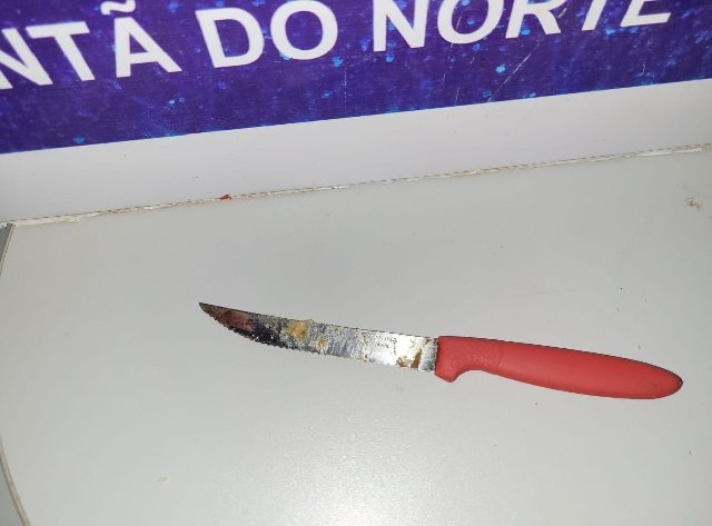 Mulher esfaqueia marido após ser agredida