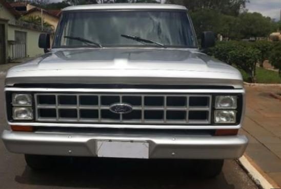 Caminhoneta F 1.000 furtada em Colíder e encontrada em Sinop.