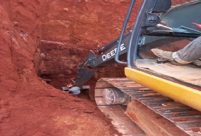 Bombeiros encontram vítimas soterradas a 6 metros de profundidade