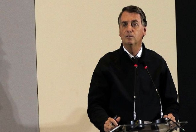 Bolsonaro promete manter zerados impostos federais de combustíveis