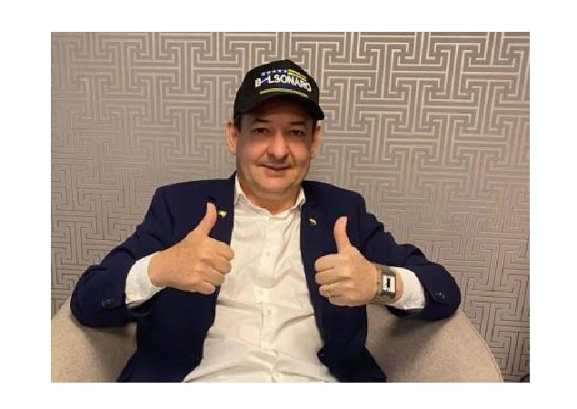 Pastor declara R$ 995 mil em bens; vice empobrece R$ 43 mi em 2 anos