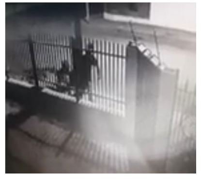 Morador joga lixo em frente a casa de prefeito em MT