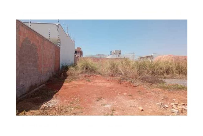 Trabalhadores de obra encontram corpo de homem em terreno baldio