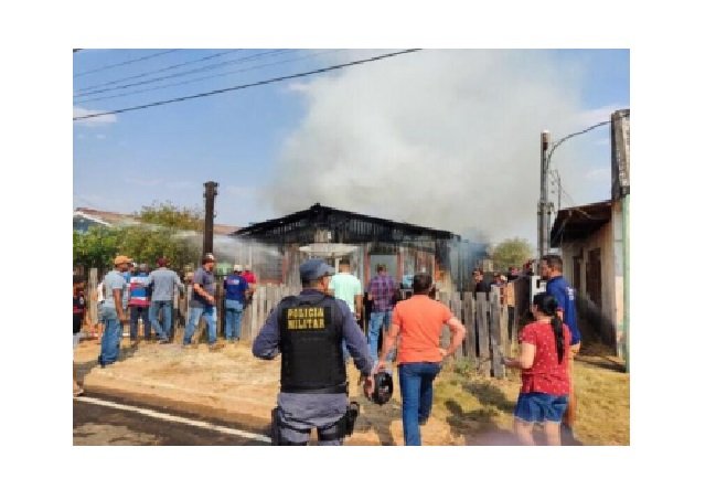 Homem espanca ex-namorada e põe fogo na residência onde a mulher morava