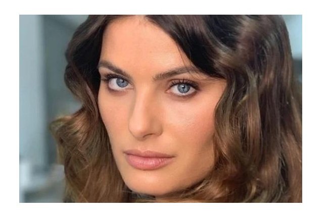 Isabeli Fontana afirma que teve doença curada por extraterrestres