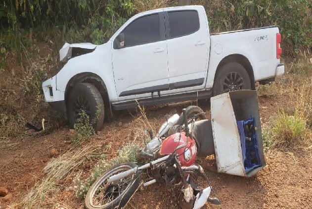 Motociclista morre após ser atingido por camionete em MT