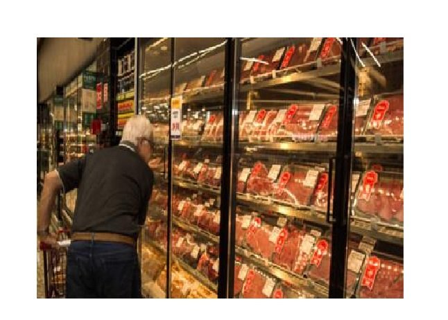 Com Auxílio Brasil, consumidor pretende voltar a comprar carne e leite