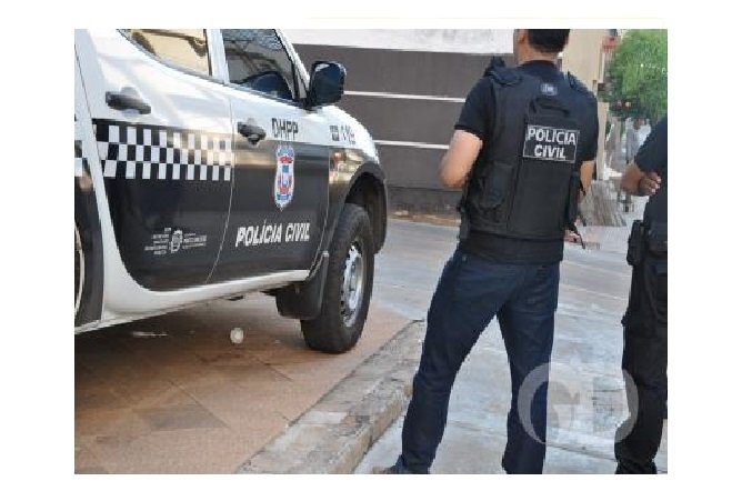 Comerciante é presa por encomendar morte a facção