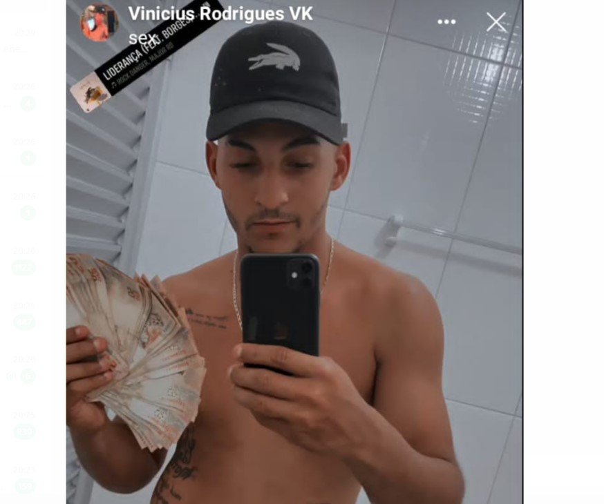 Jovem de 19 anos e brutalmente assassinado à tiros, policia recolheu 18 capsulas deflagradas no local do crime.