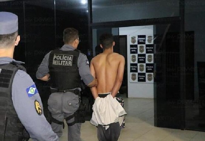Jovem agride mãe, bate no irmão e acaba preso pela PM em MT