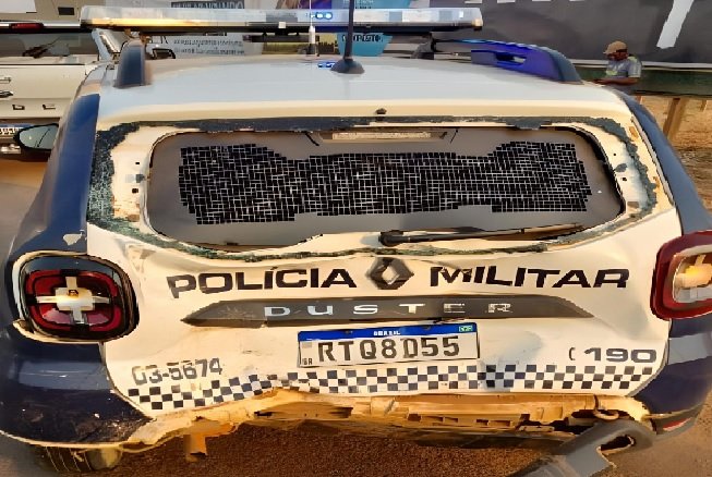 Policial fica ferido após camionete colidir na traseira de viatura em Sinop