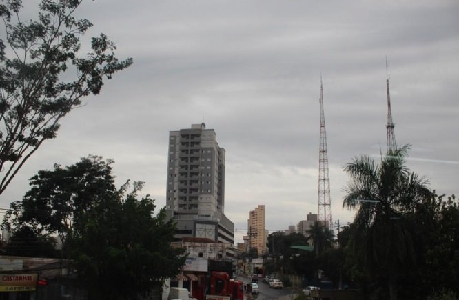 Chuva no meio da semana deve aliviar cidades em MT