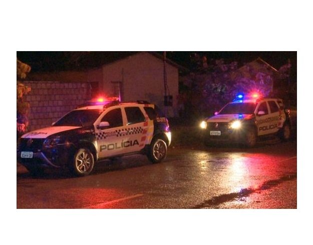 Menor leva surra do irmão com vara de goiabeira após ameaçar bater na avó