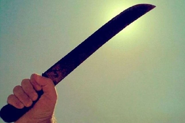 Homem é preso após cortar o cabelo da mulher com facão