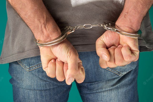 Polícia em Colíder cumpre mandado de prisão contra homem por tráfico de drogas.