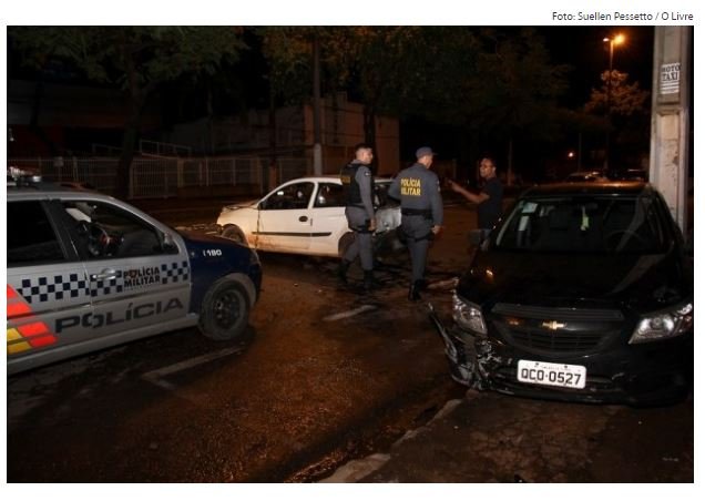 Range Rover dirigida por juiz atinge dez veículos em frente à Musiva durante a madrugada