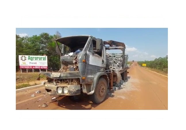 Acidente deixa caminhão totalmente destruído no Nortão